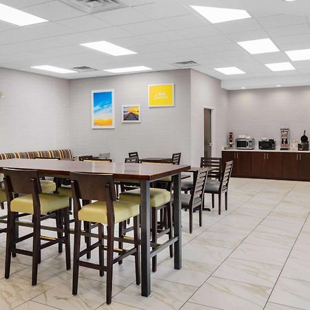 Days Inn And Suites By Wyndham אוקספורד מראה חיצוני תמונה