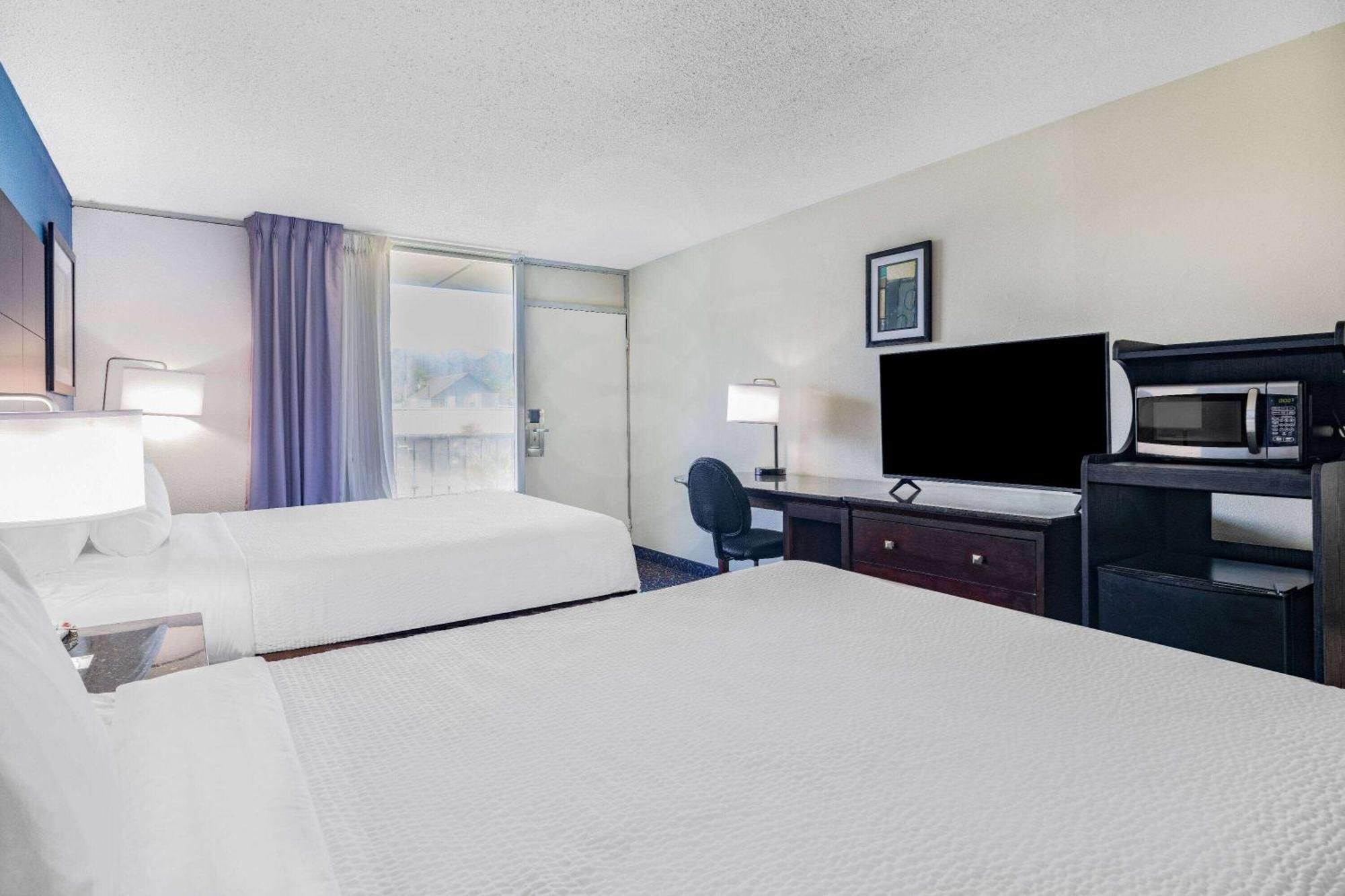 Days Inn And Suites By Wyndham אוקספורד מראה חיצוני תמונה