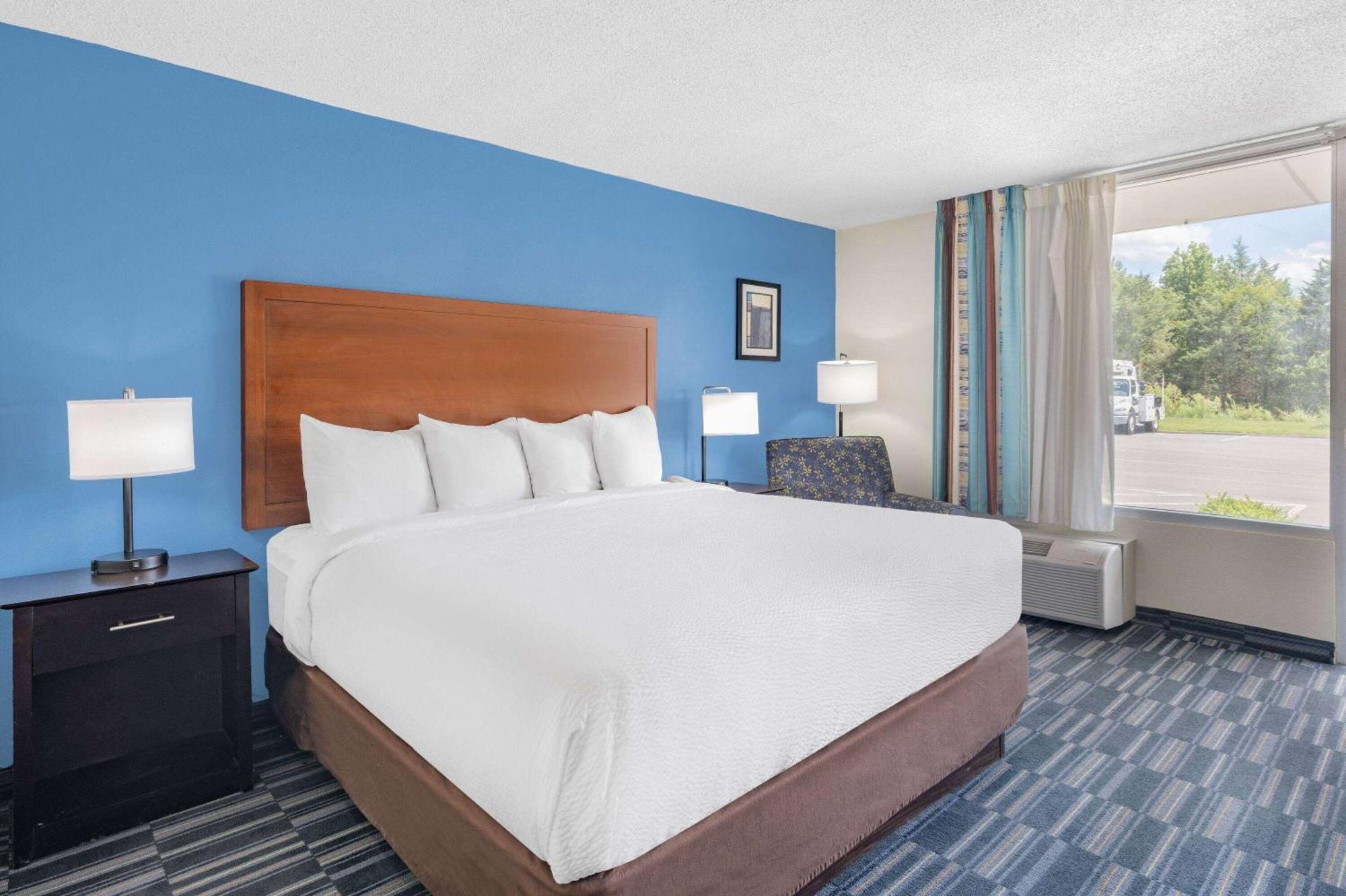 Days Inn And Suites By Wyndham אוקספורד מראה חיצוני תמונה