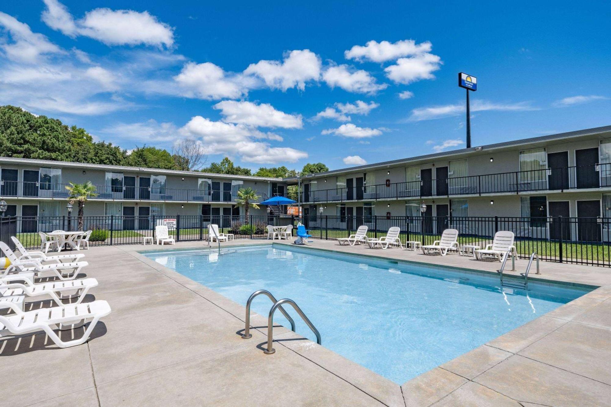 Days Inn And Suites By Wyndham אוקספורד מראה חיצוני תמונה